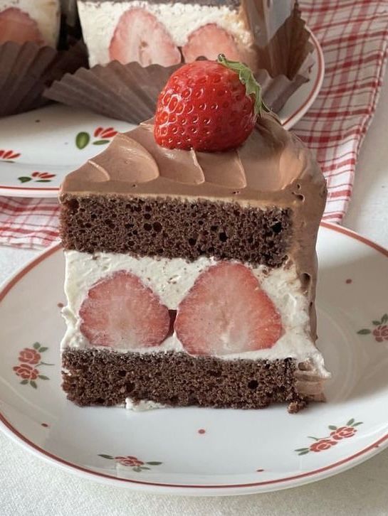 Strawberry Fields Choco Cake